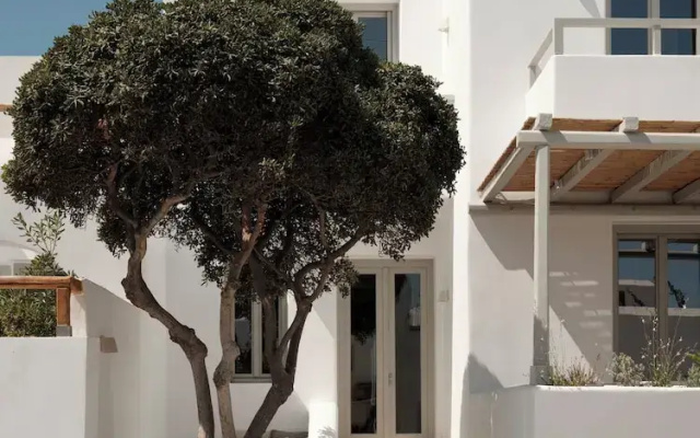 Akria Seaside Suites