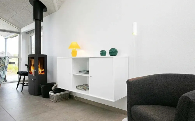 Spacious Holiday Home in Humble With Beach Nearby