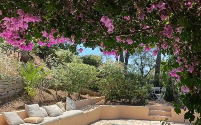 Charming Holiday Home In Plage De Gigaro With Pool