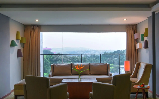 Oak Tree Emerald Hotel & Conventions Semarang