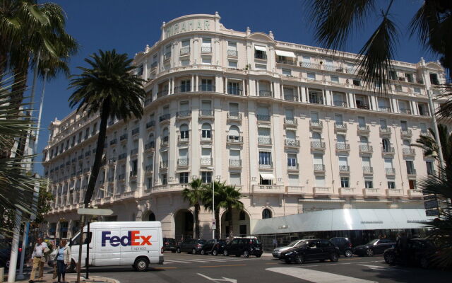 Отель Azur Cannes Le Romanesque вид на фасад