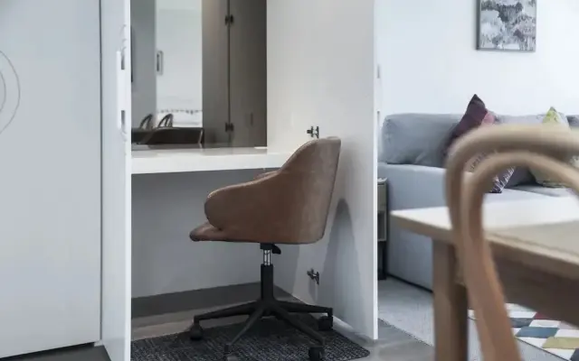 Bright South Yarra Flat With Balcony
