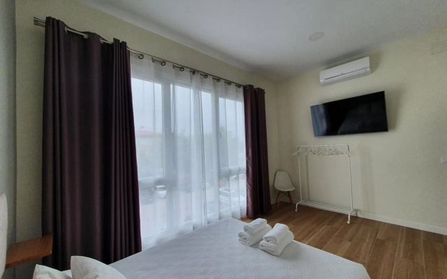REDONDELA APARTMENTS - Bedroom, Bathroom & Kitchen