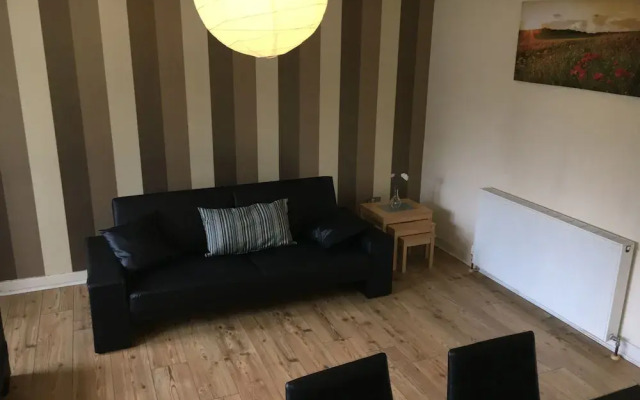 Glasgow Scotstoun Cottage Flat