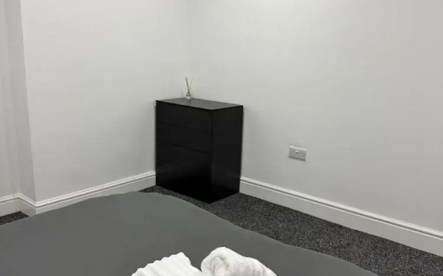 Lutom 2 Bed Flat - 1 With Sofa bed Sleeps 4