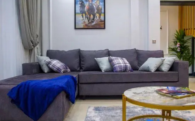 3bd mansion w/lakeview, mins to the expressway