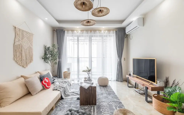 Locals Boutique Apartment WanzaiCEC No.5