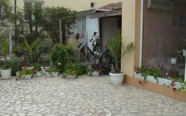 Lilia Guest Rooms