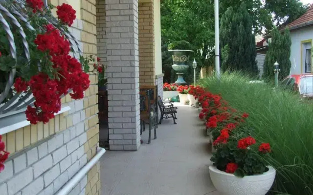 Kis Apartmanhaz