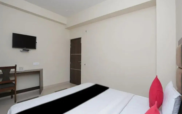Golden Leaf By OYO Rooms