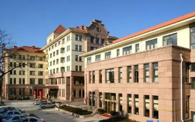 Qingdao Haida Academic Exchange Center (People's Hall Subway Station)
