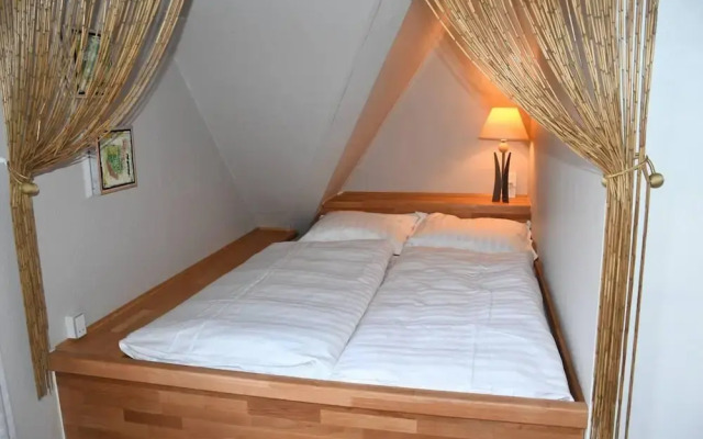 Lovely Town Apartment - Sleeps 5, Parking & Garden