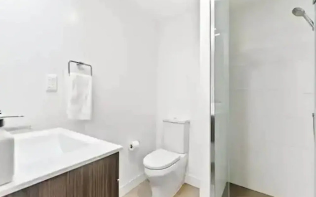 Heart of the City Stylish 1BR Flat | Zodiak Stays
