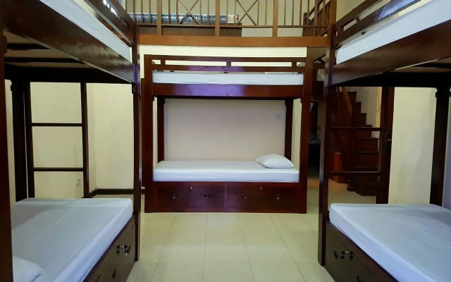 House Of D16 Hostel