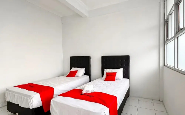 RedDoorz Syariah @ Neu Hostel Cisarua Lembang