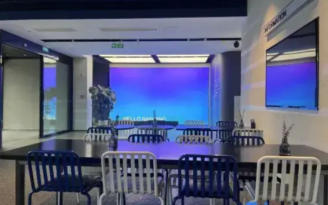 Nanjing South Railway Station South Plaza Light House Hotel