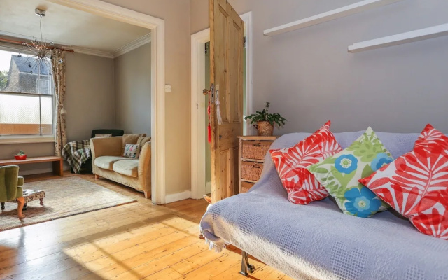 2 Bedroom House with Garden - Sleeps 6