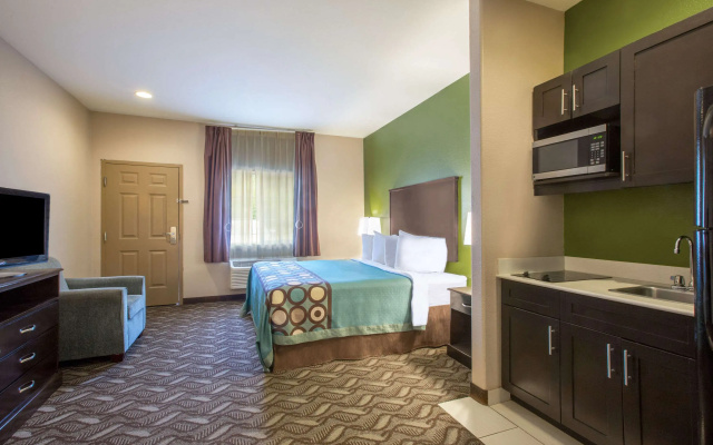 Super 8 by Wyndham Mansfield LA