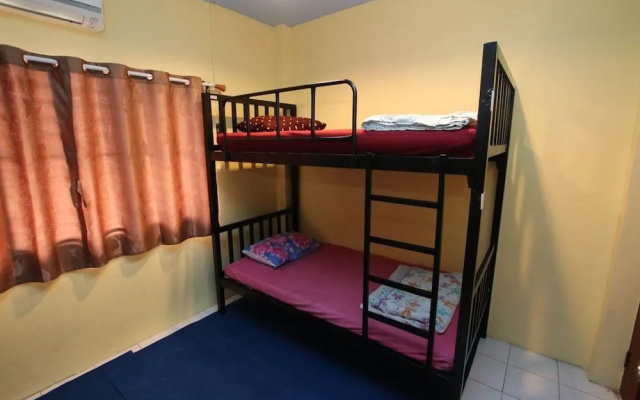 OneIsra Hostel