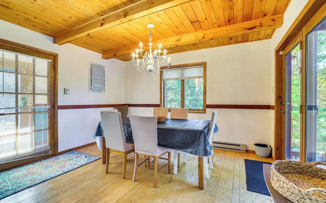 Walk to Beach: Arrowhead Lake Home
