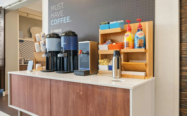 Holiday Inn Express & Suites Macon North by IHG