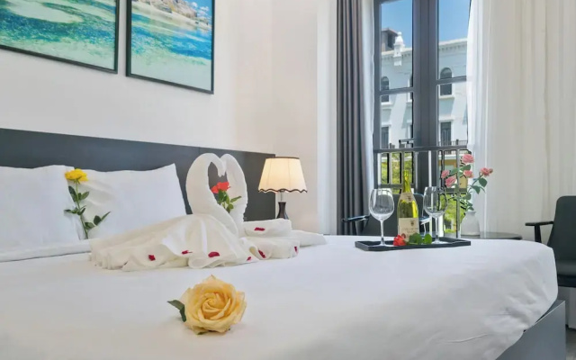 The Enchanted Ha Long Hotel - Bai Chay Beach