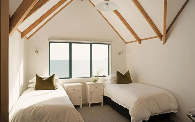 Beach Lodge