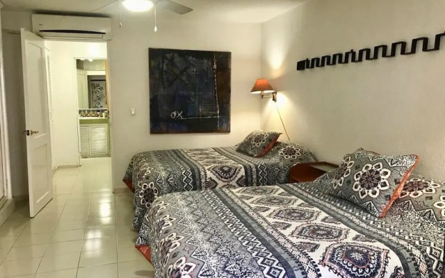 Beach Paradise with wifi/AC Close to Everything