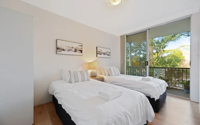 HomeHotel - Luxury Close to Train Station