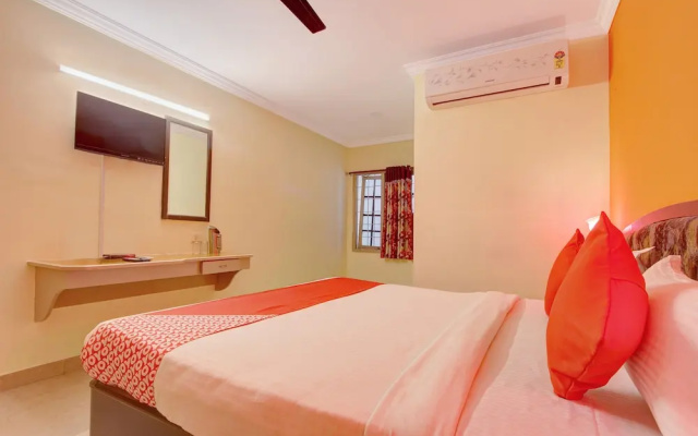 OYO 10596 Hotel Indu