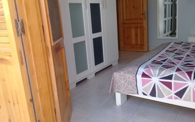 Отель Divers Lodge вид на фасад