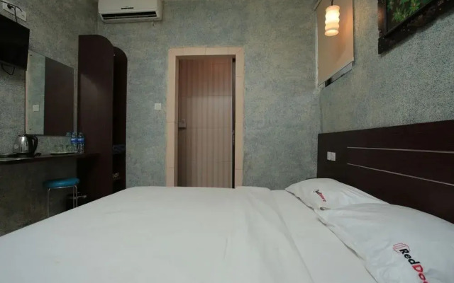 RedDoorz @ Buni Sari Kuta
