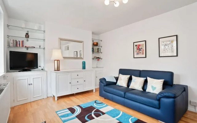 Spacious 3 Bed Flat W/communal Garden in Euston