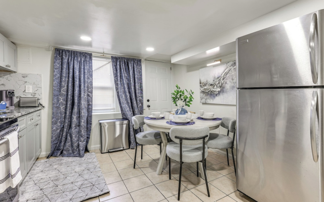 Walk to Patterson Park! Pet-friendly Townhome