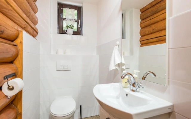 Awesome Home in Otocac With 4 Bedrooms and Wifi