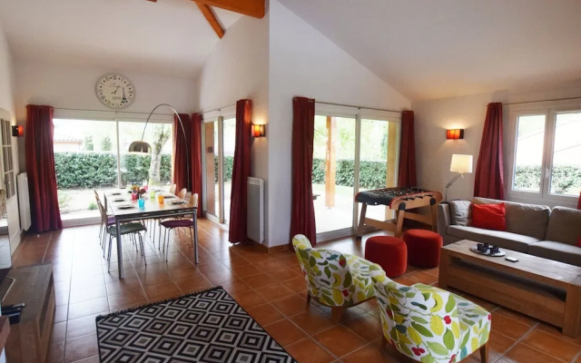 Elegant Villa in Les Mazes With Swimming Pool