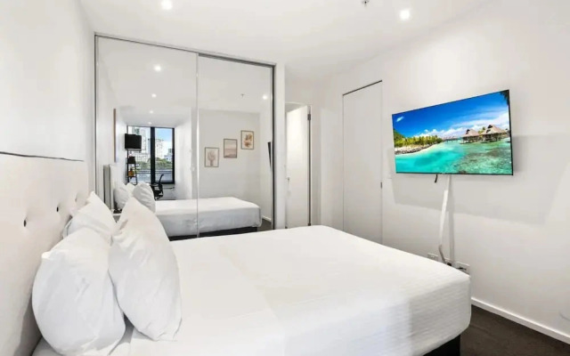 Stylish Southbank 2-bed Flat w/ Balcony