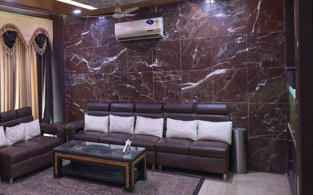 OYO 14867 Hotel Aashadeep