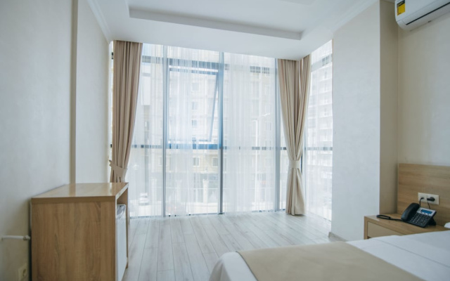 Hotel Batumi Palace