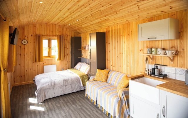 Head For the Hills Glamping - Skylark Shepherd's Hut