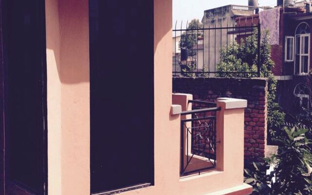Отель Dev Guest House Непал, Лалитпур - отзывы, цены и фото номеров - забронировать отель Dev Guest House онлайн вид на фасад