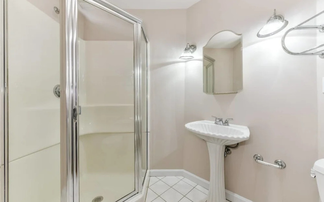 Spacious 3br/2ba on Freedom Trail by Domio