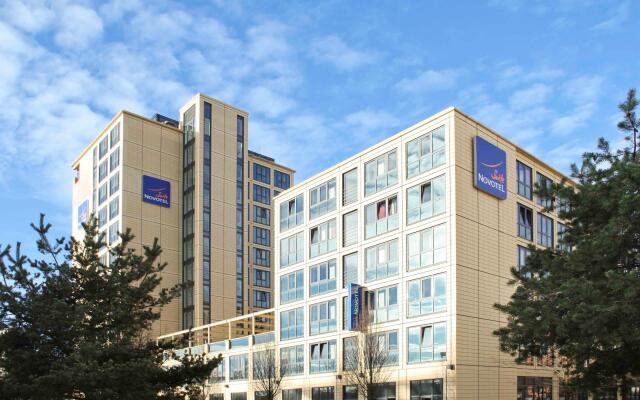 Отель Novotel Suites München Parkstadt Schwabing вид на фасад