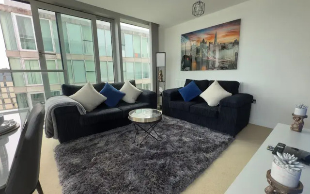 Central M K 2-bedroom Apartment, Sleeps 4, Parking