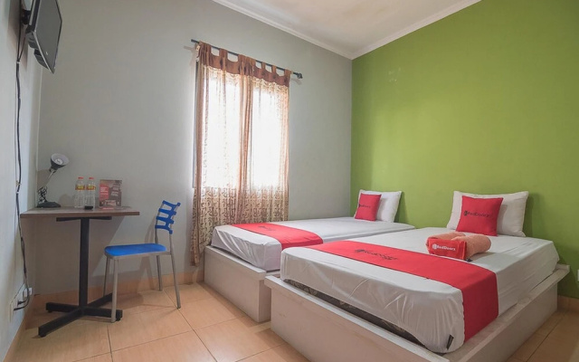 Lebah Villas by RedDoorz