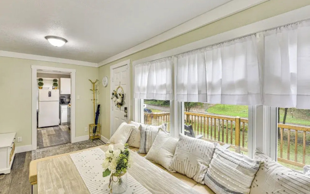 < 1 Mi to Notre Dame: Family-friendly Home!