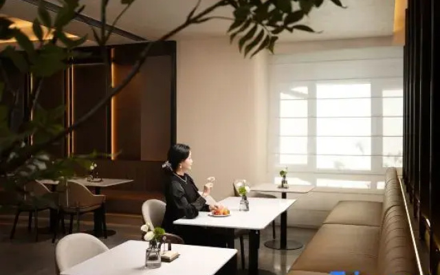 Yaduo Hotel, Jindian Road, Ruili Delong International Jewelry City