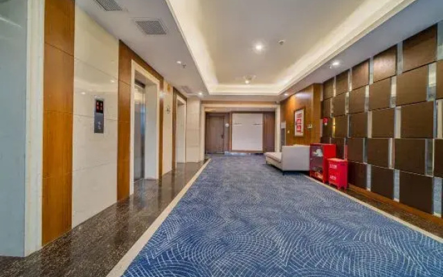 Starway Hotel (Chongqing Auto Expo Center Sanyawan Metro Station)