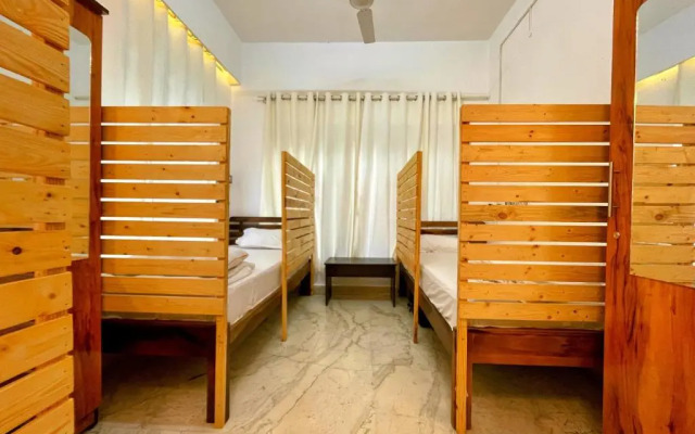 HOSHTEL99 - LUX - Stay, Cowork and Cafe - Luxurious Twin Bungalow