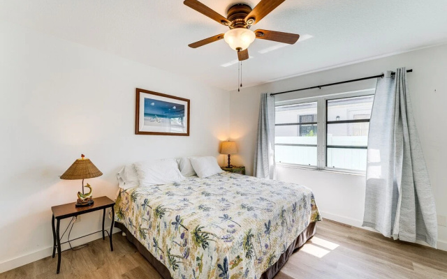 Pet-friendly Englewood Getaway Near Ocean!